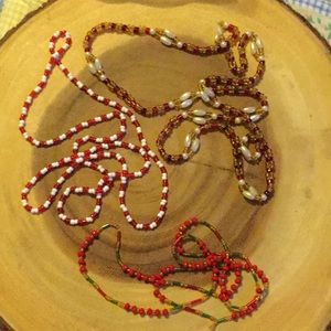 4 women neckace colors